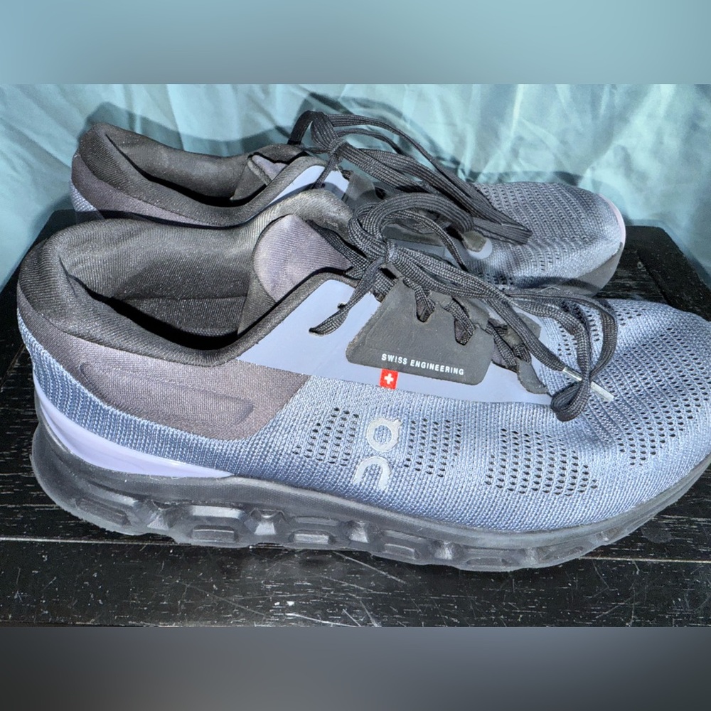 ON Women's Black and Gray Sneakers
